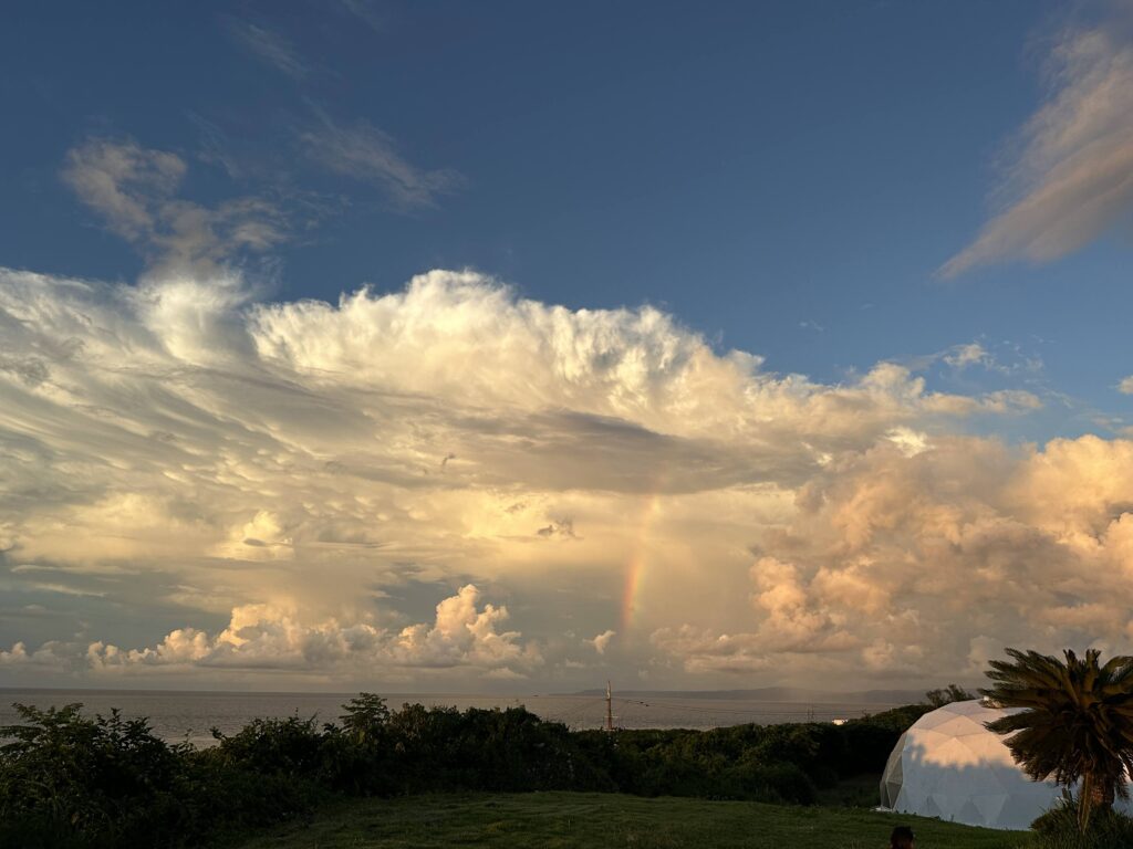海と虹